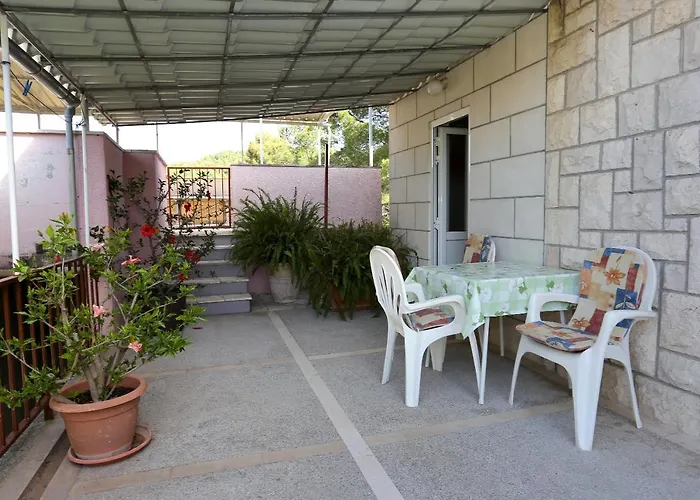 By The Sea - 10042 Korčula