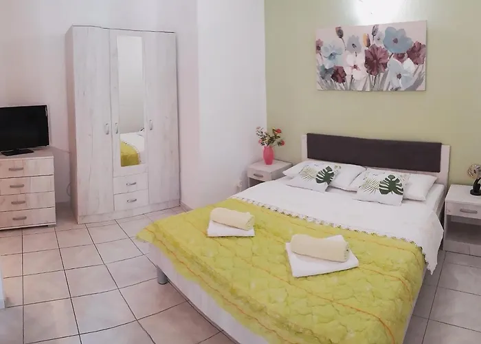 By The Sea - 10042 Korčula