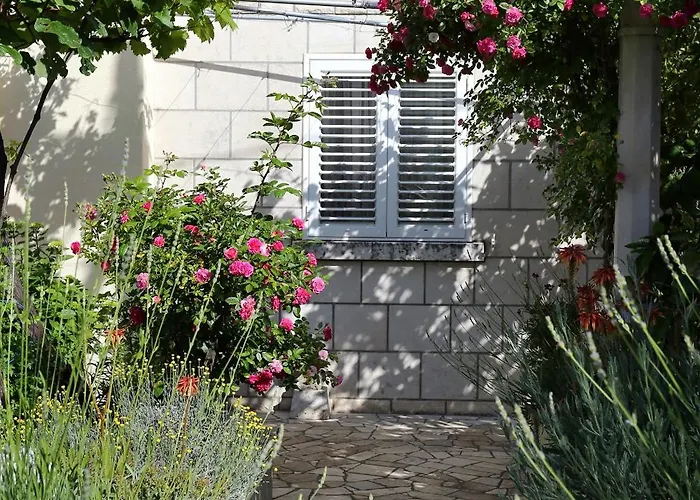 Appartement By The Sea - 10042 *