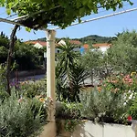 Apartment By The Sea - 10042